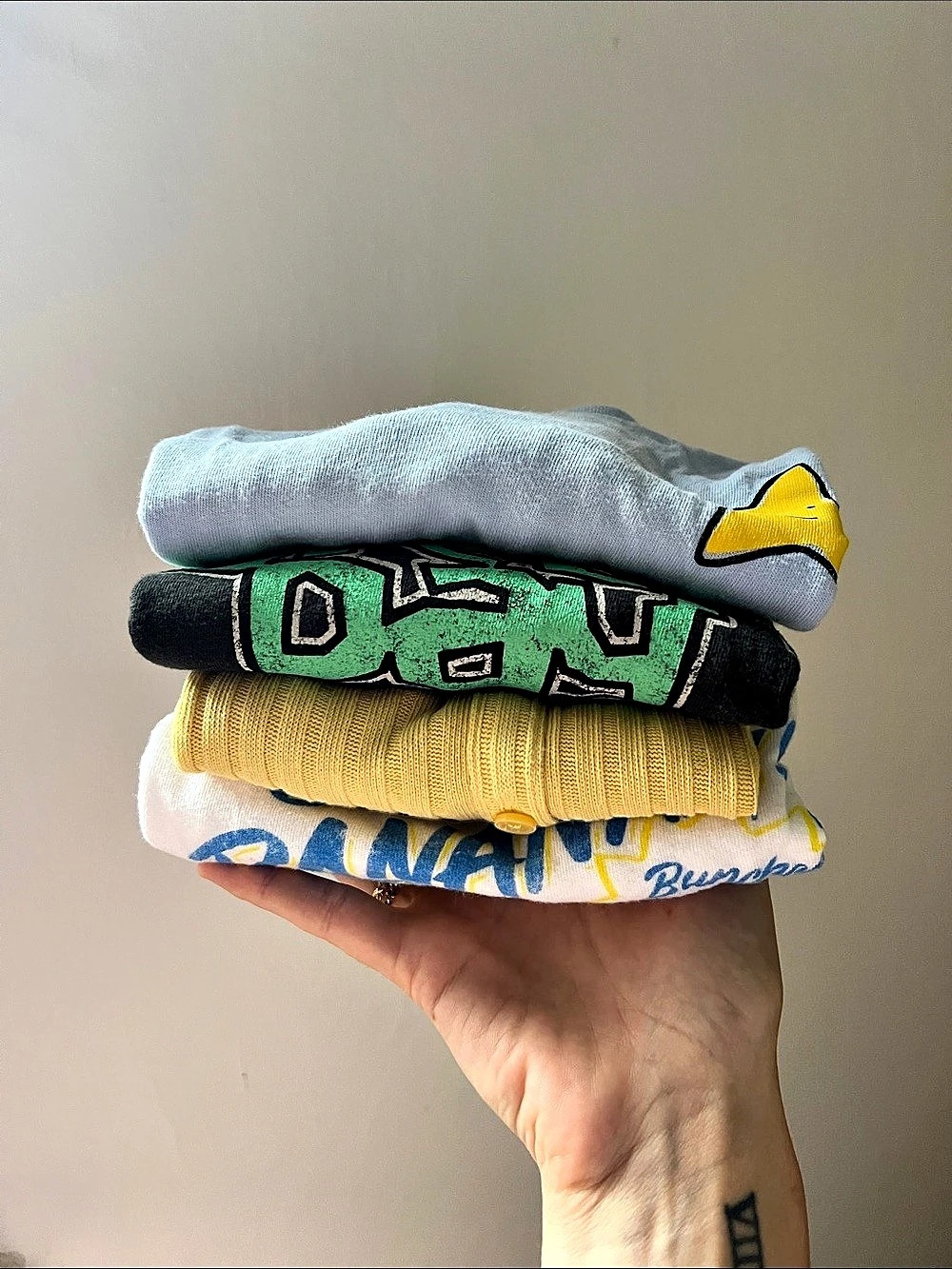 Old Navy 4-Piece Graphic Tee Set in Black & Blue Size 2T